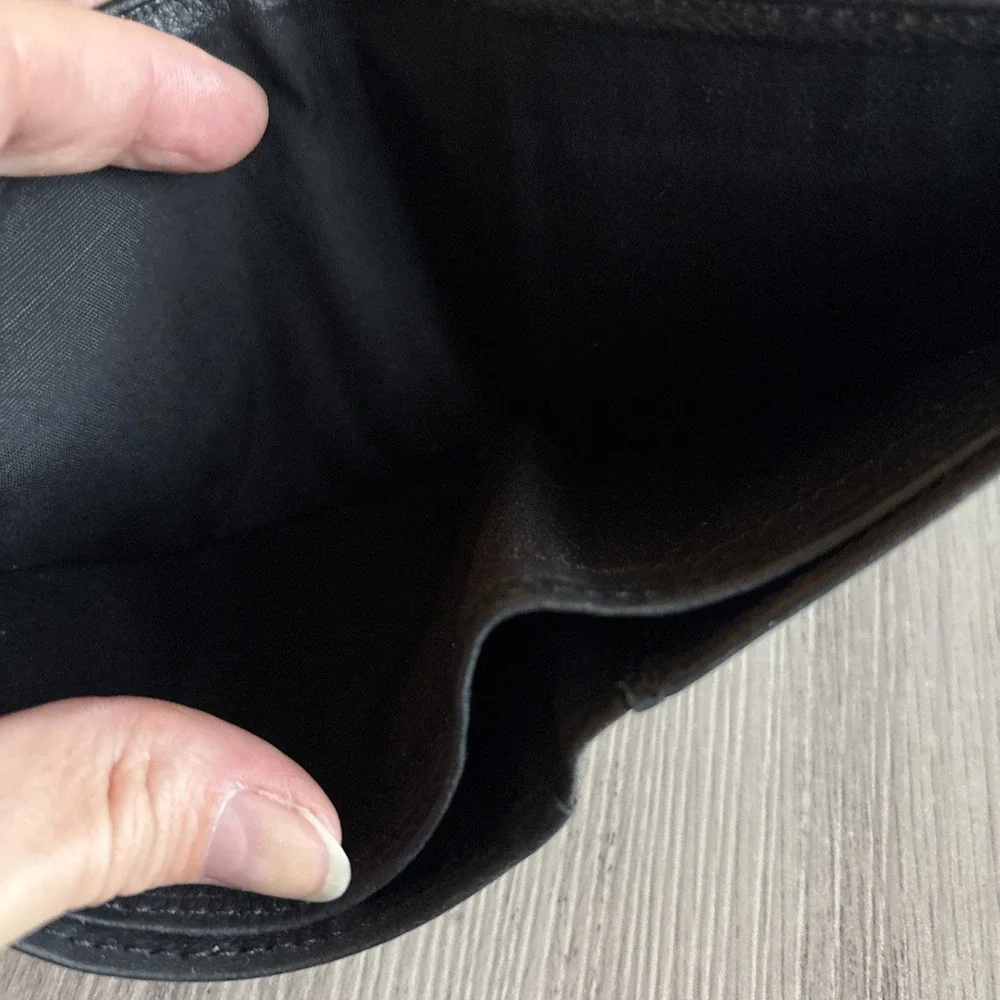 Vintage Dockers Men's Black Full Grain Leather Stitched Wallet Bifold Embossed
